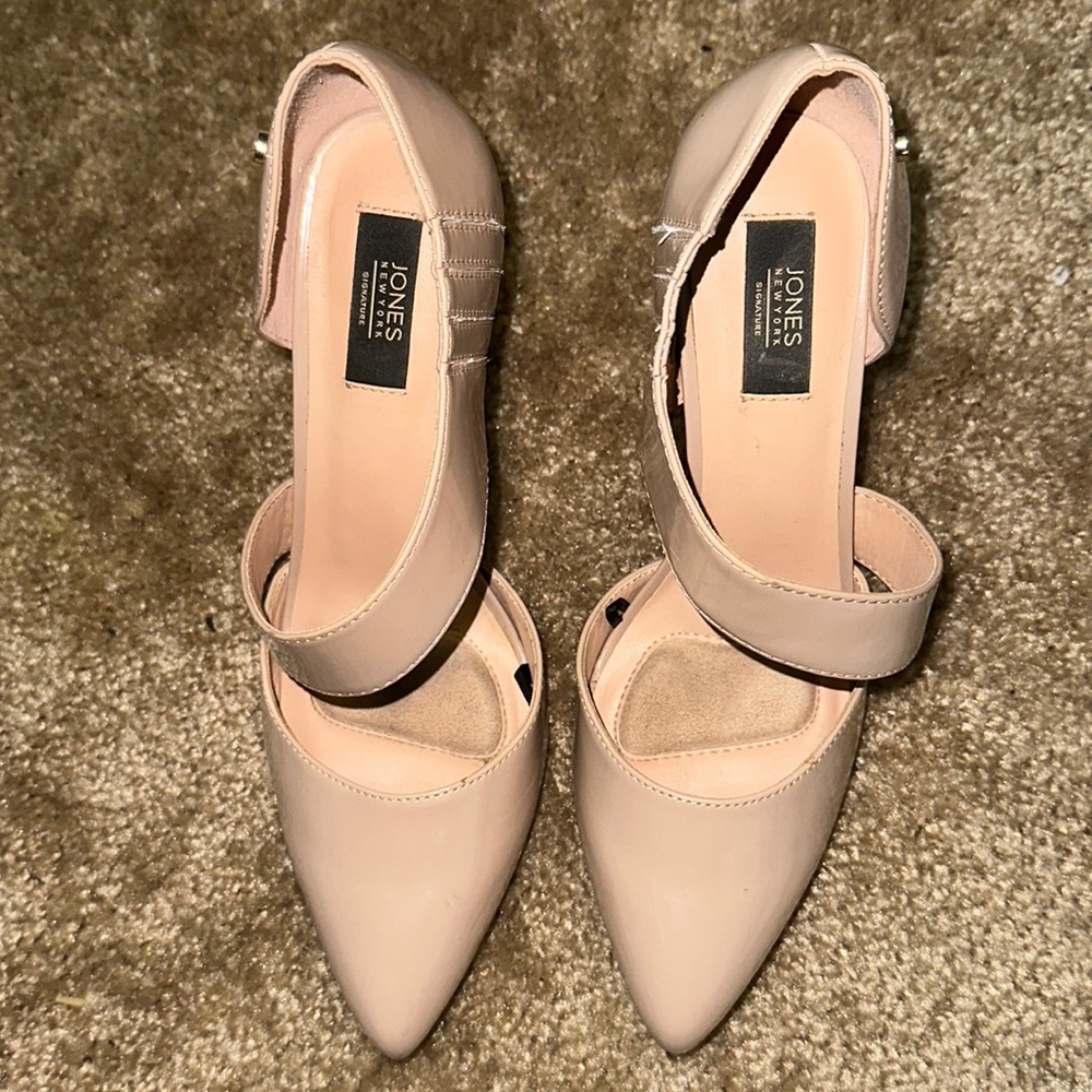 Jones New York heels 8.5M